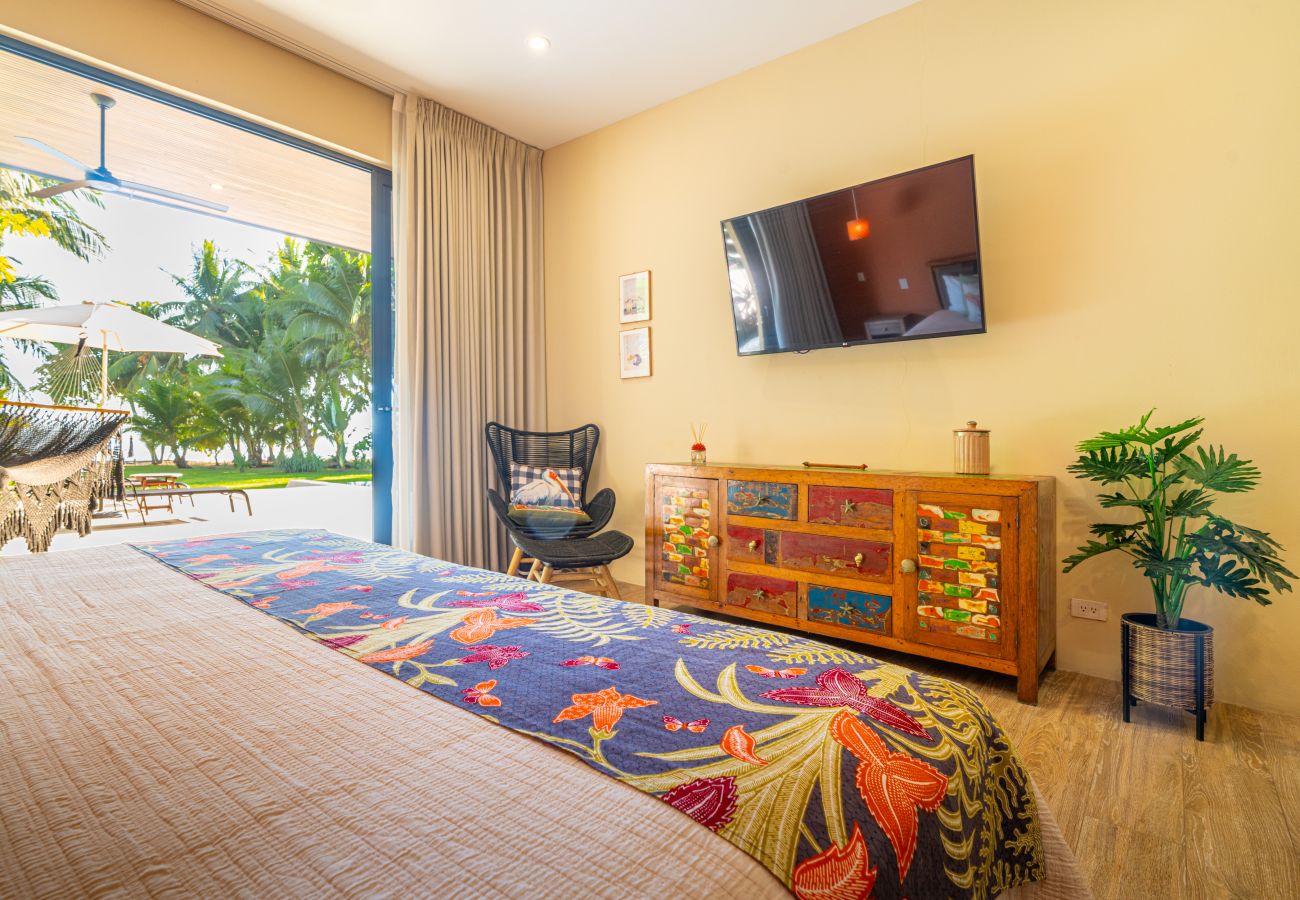 Villa in Parrita - Casa Assinie Beachfront Home with Private Ocean Access