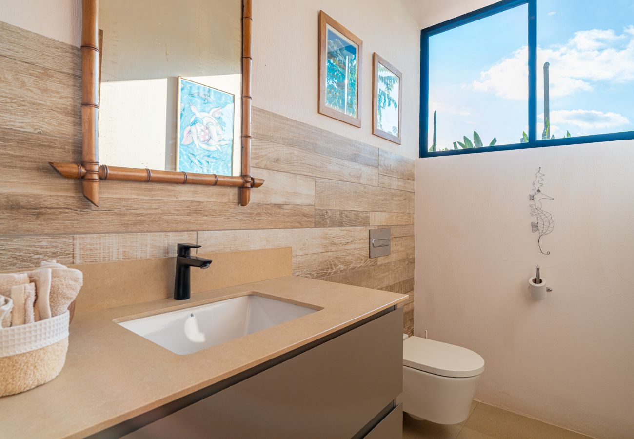 Villa in Parrita - Casa Assinie Beachfront Home with Private Ocean Access