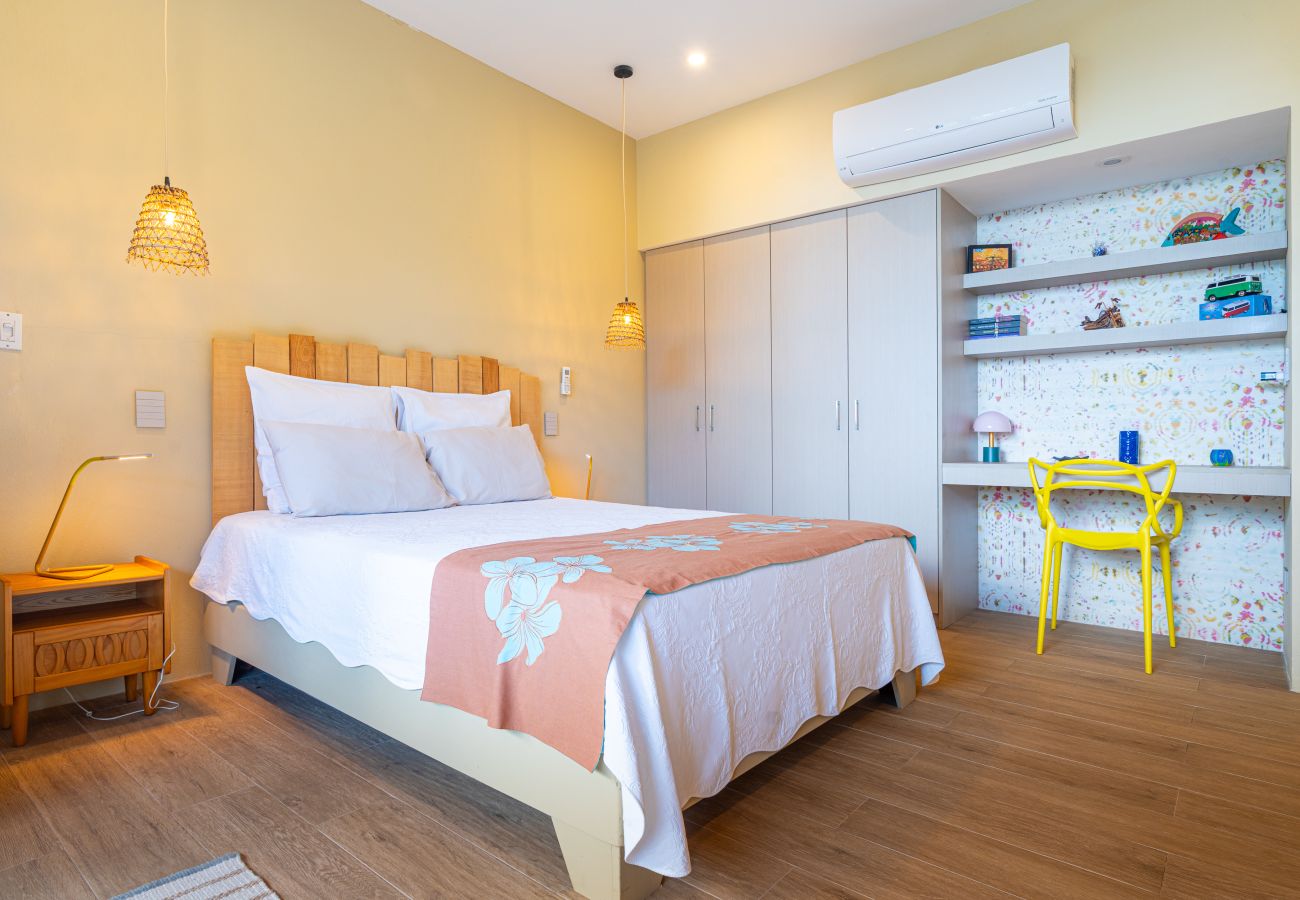 Villa in Parrita - Casa Assinie Beachfront Home with Private Ocean Access