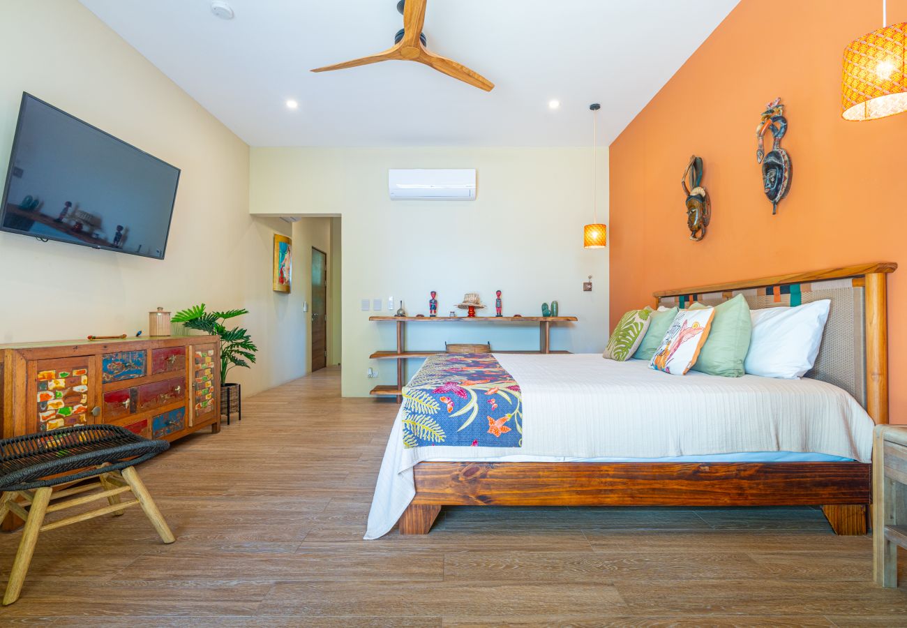 Villa in Parrita - Casa Assinie Beachfront Home with Private Ocean Access