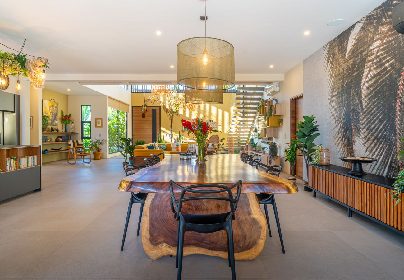 Villa in Parrita - Casa Assinie Beachfront Home with Private Ocean Access