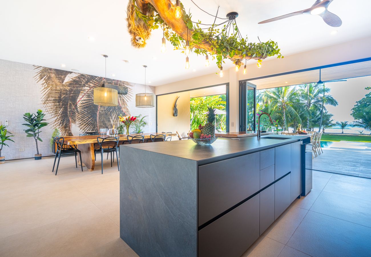 Villa in Parrita - Casa Assinie Beachfront Home with Private Ocean Access