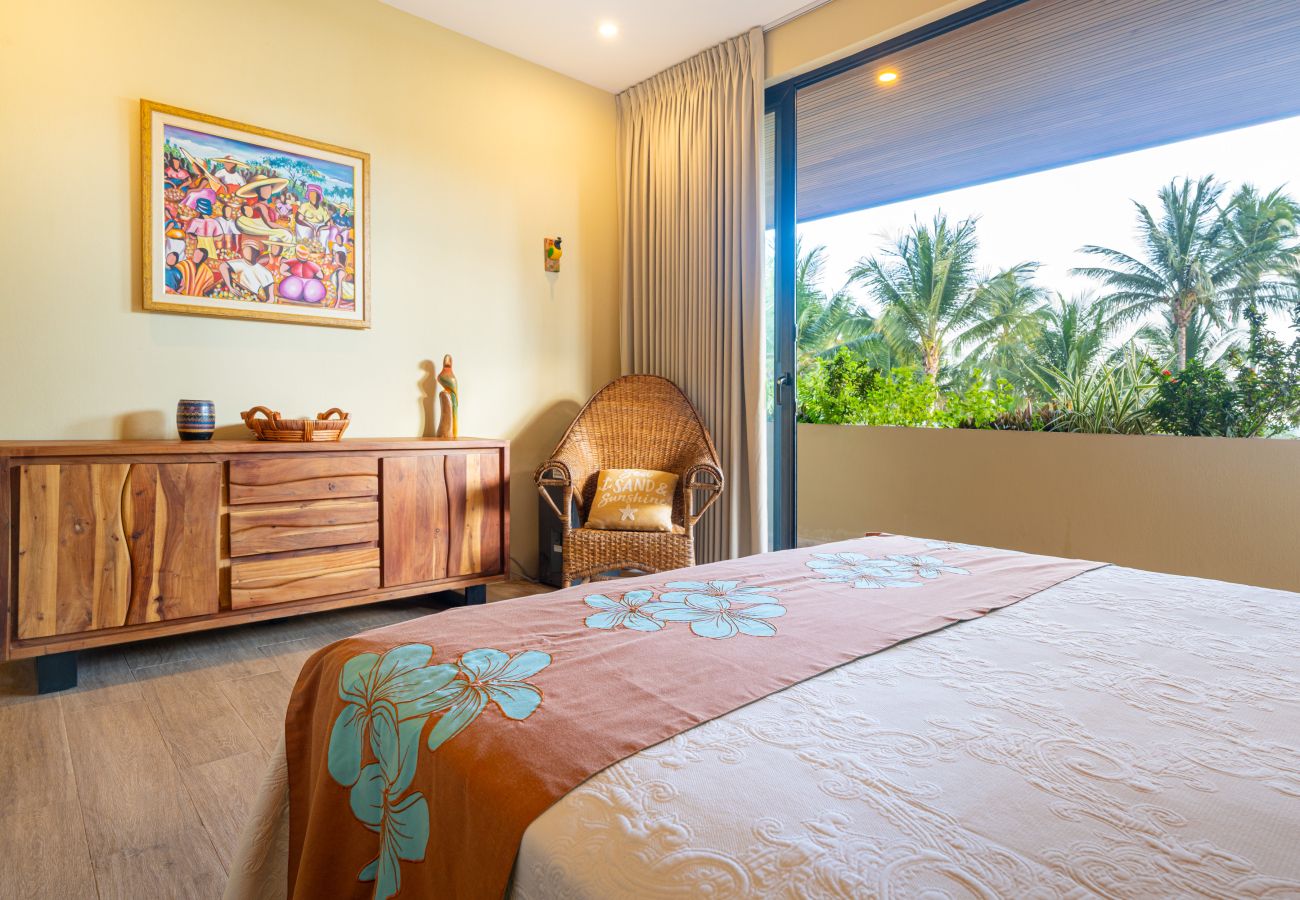 Villa in Parrita - Casa Assinie Beachfront Home with Private Ocean Access