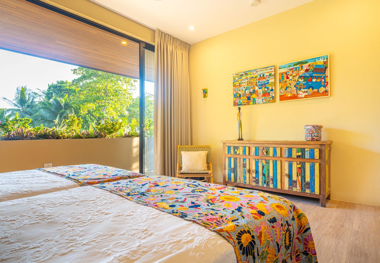 Villa in Parrita - Casa Assinie Beachfront Home with Private Ocean Access