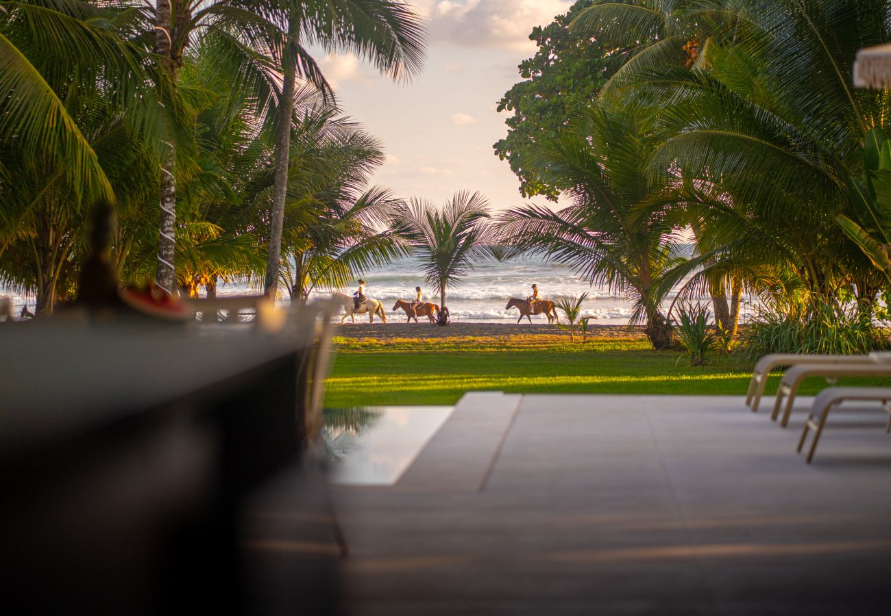 Villa in Parrita - Casa Assinie Beachfront Home with Private Ocean Access