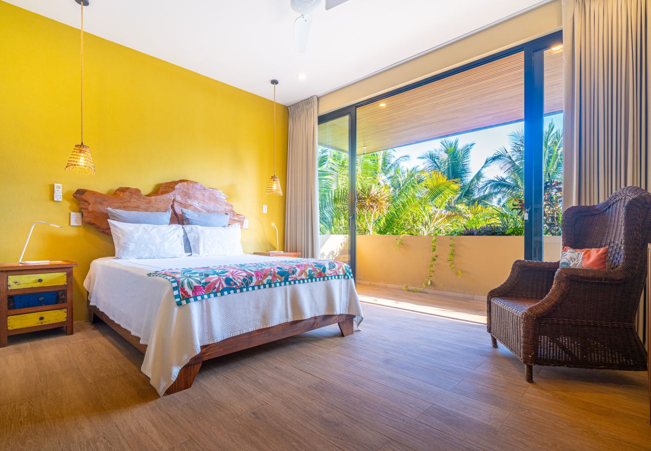 Villa in Parrita - Casa Assinie Beachfront Home with Private Ocean Access