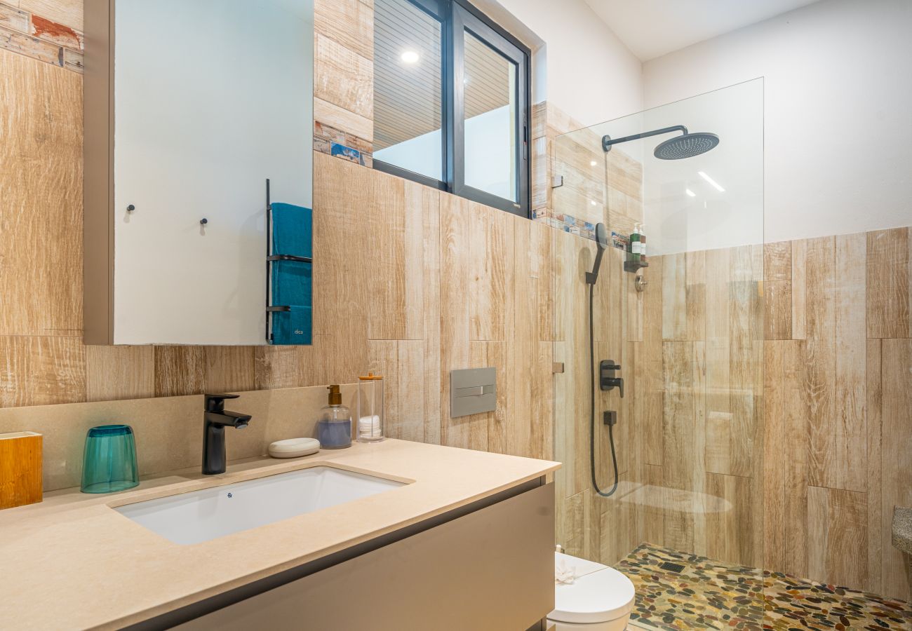 Villa in Parrita - Casa Assinie Beachfront Home with Private Ocean Access