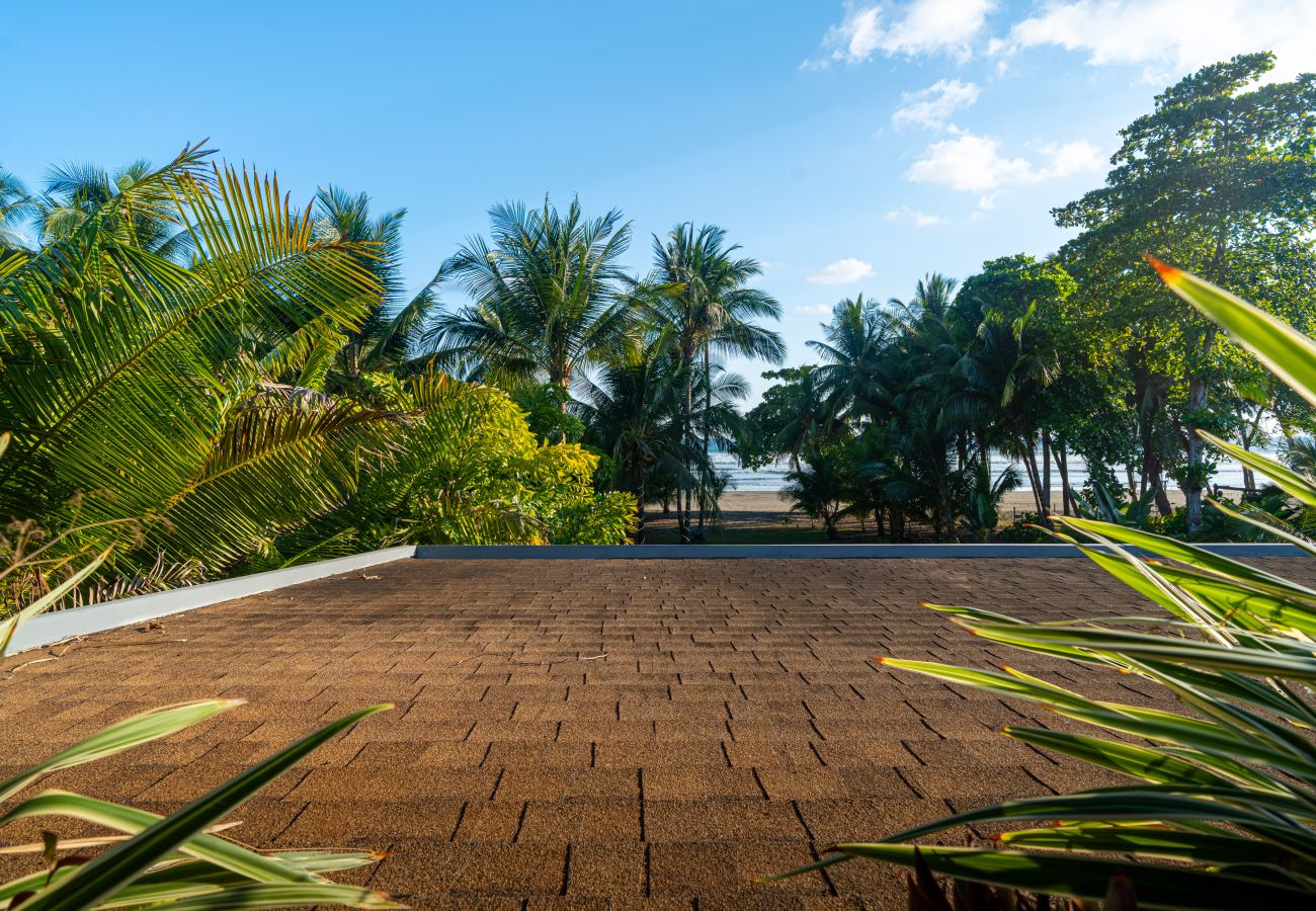 Villa in Parrita - Casa Assinie Beachfront Home with Private Ocean Access