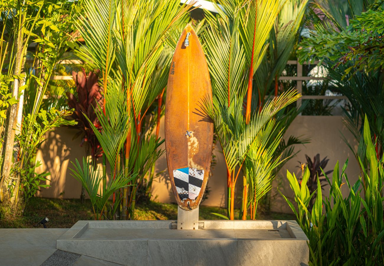 Villa in Parrita - Casa Assinie Beachfront Home with Private Ocean Access