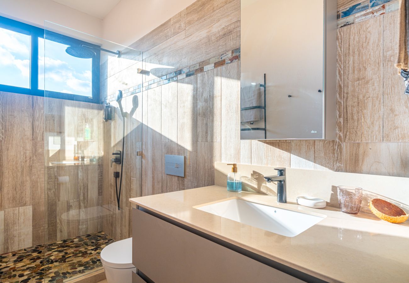 Villa in Parrita - Casa Assinie Beachfront Home with Private Ocean Access