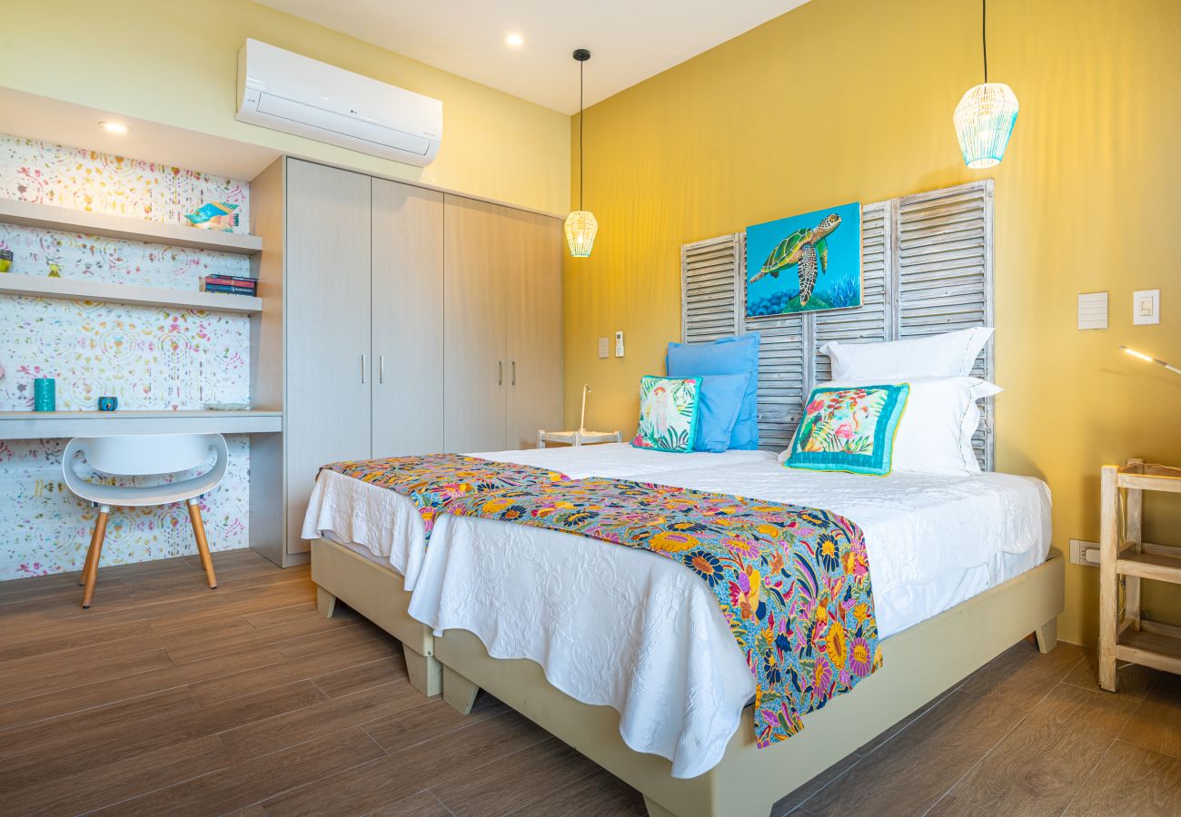 Villa in Parrita - Casa Assinie Beachfront Home with Private Ocean Access