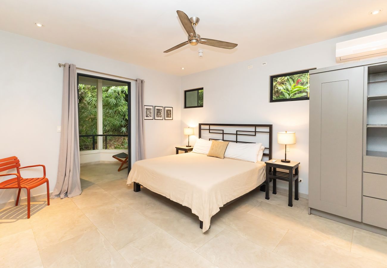 Villa in Uvita - Spacious Oceanview Retreat with Pool, Hot Tub & Game Room - Villa Cielo Azul
