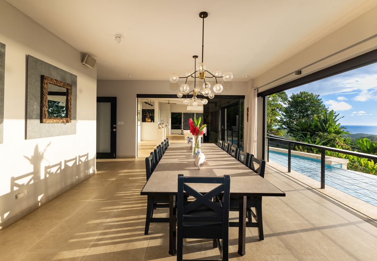 Villa in Uvita - Spacious Oceanview Retreat with Pool, Hot Tub & Game Room - Villa Cielo Azul