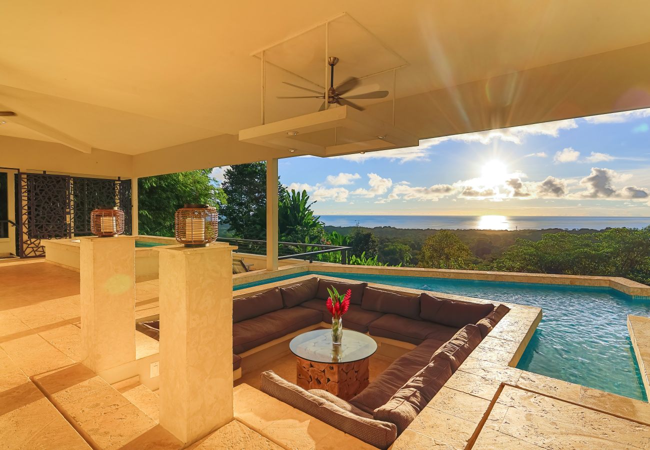 Villa in Uvita - Spacious Oceanview Retreat with Pool, Hot Tub & Game Room - Villa Cielo Azul