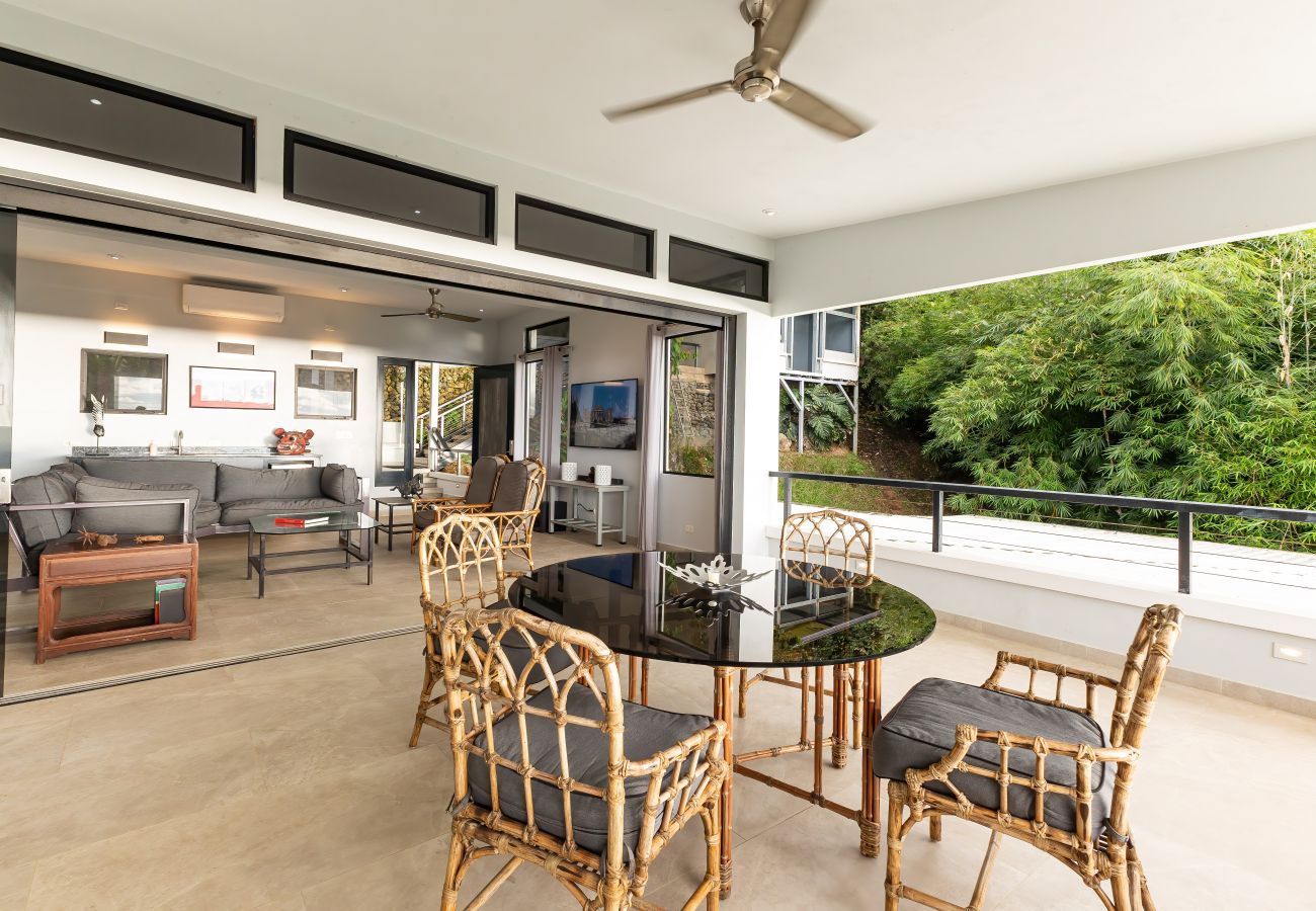 Villa in Uvita - Spacious Oceanview Retreat with Pool, Hot Tub & Game Room - Villa Cielo Azul
