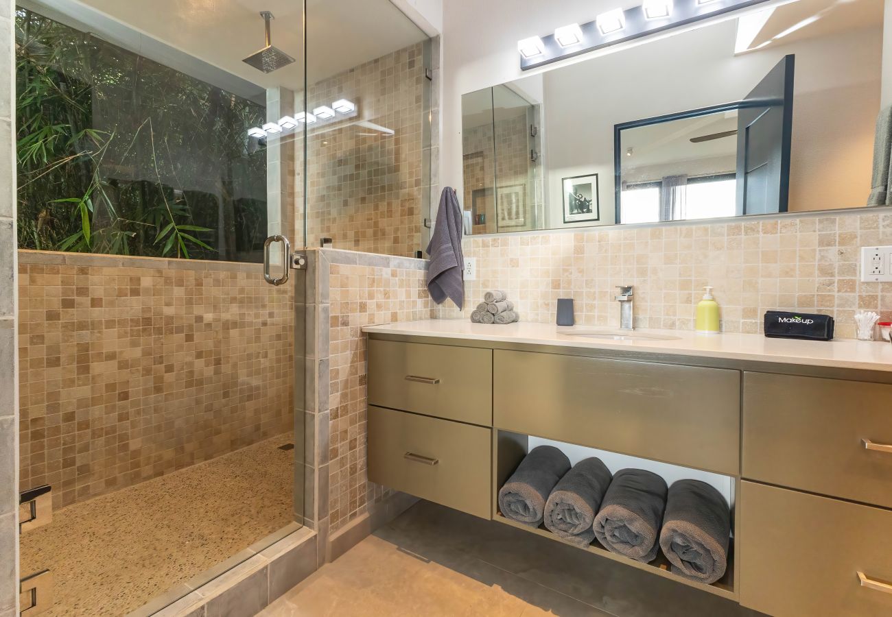 Villa in Uvita - Spacious Oceanview Retreat with Pool, Hot Tub & Game Room - Villa Cielo Azul
