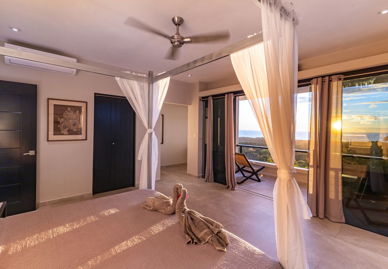 Villa in Uvita - Spacious Oceanview Retreat with Pool, Hot Tub & Game Room - Villa Cielo Azul