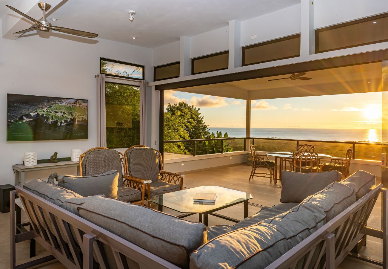 Villa in Uvita - Spacious Oceanview Retreat with Pool, Hot Tub & Game Room - Villa Cielo Azul