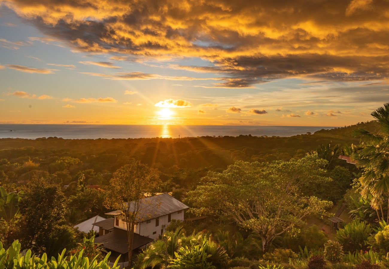 Villa in Uvita - Spacious Oceanview Retreat with Pool, Hot Tub & Game Room - Villa Cielo Azul