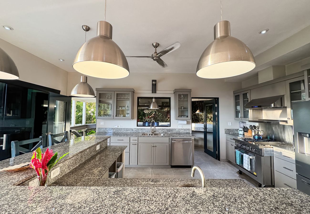Villa in Uvita - Spacious Oceanview Retreat with Pool, Hot Tub & Game Room - Villa Cielo Azul