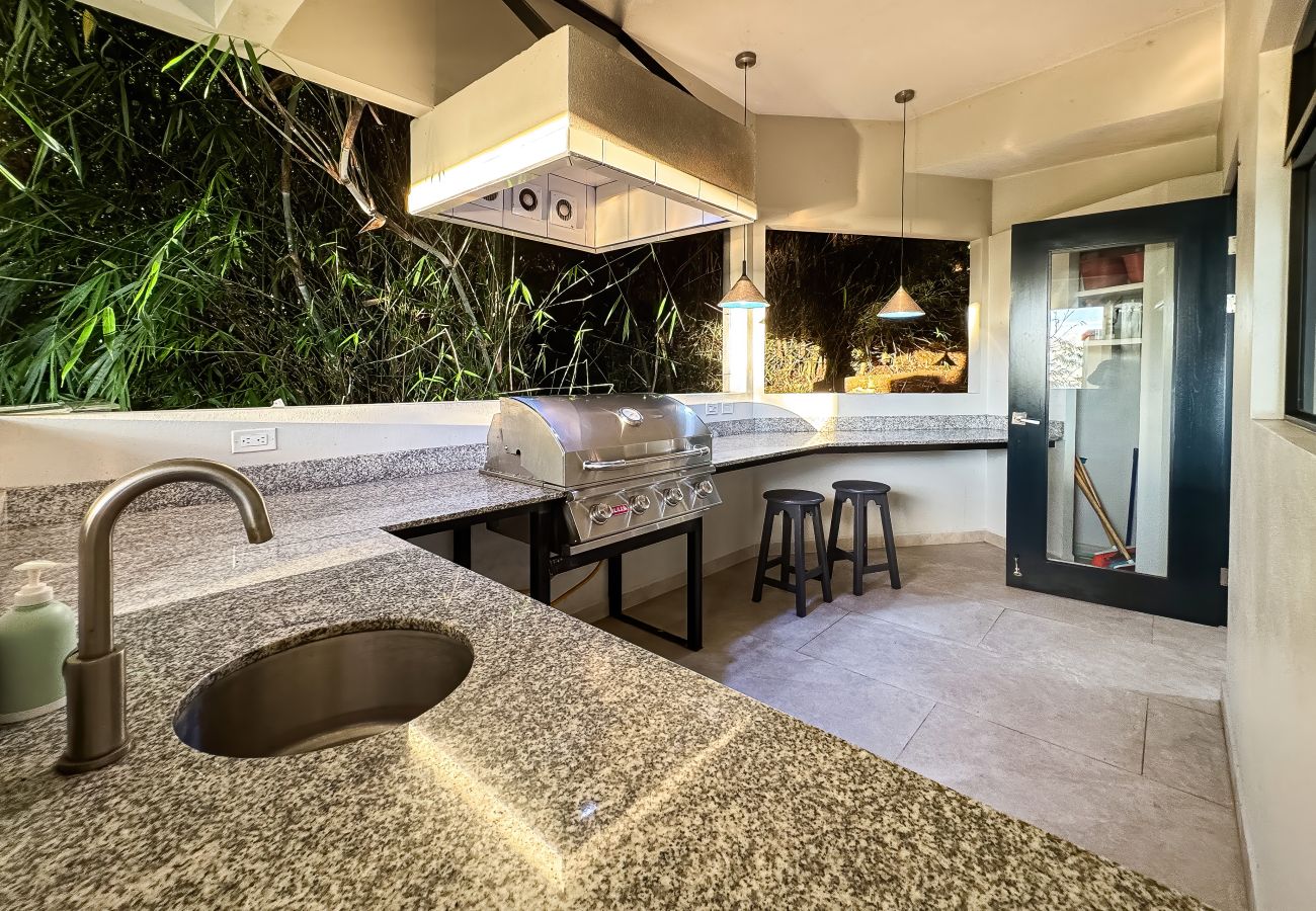 Villa in Uvita - Spacious Oceanview Retreat with Pool, Hot Tub & Game Room - Villa Cielo Azul