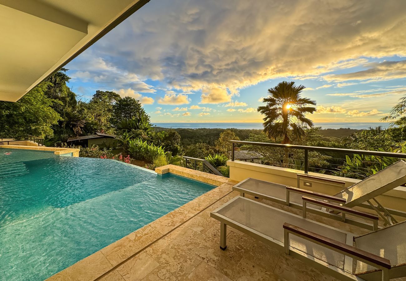 Villa in Uvita - Spacious Oceanview Retreat with Pool, Hot Tub & Game Room - Villa Cielo Azul