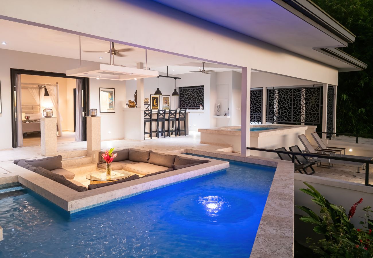 Villa in Uvita - Spacious Oceanview Retreat with Pool, Hot Tub & Game Room - Villa Cielo Azul