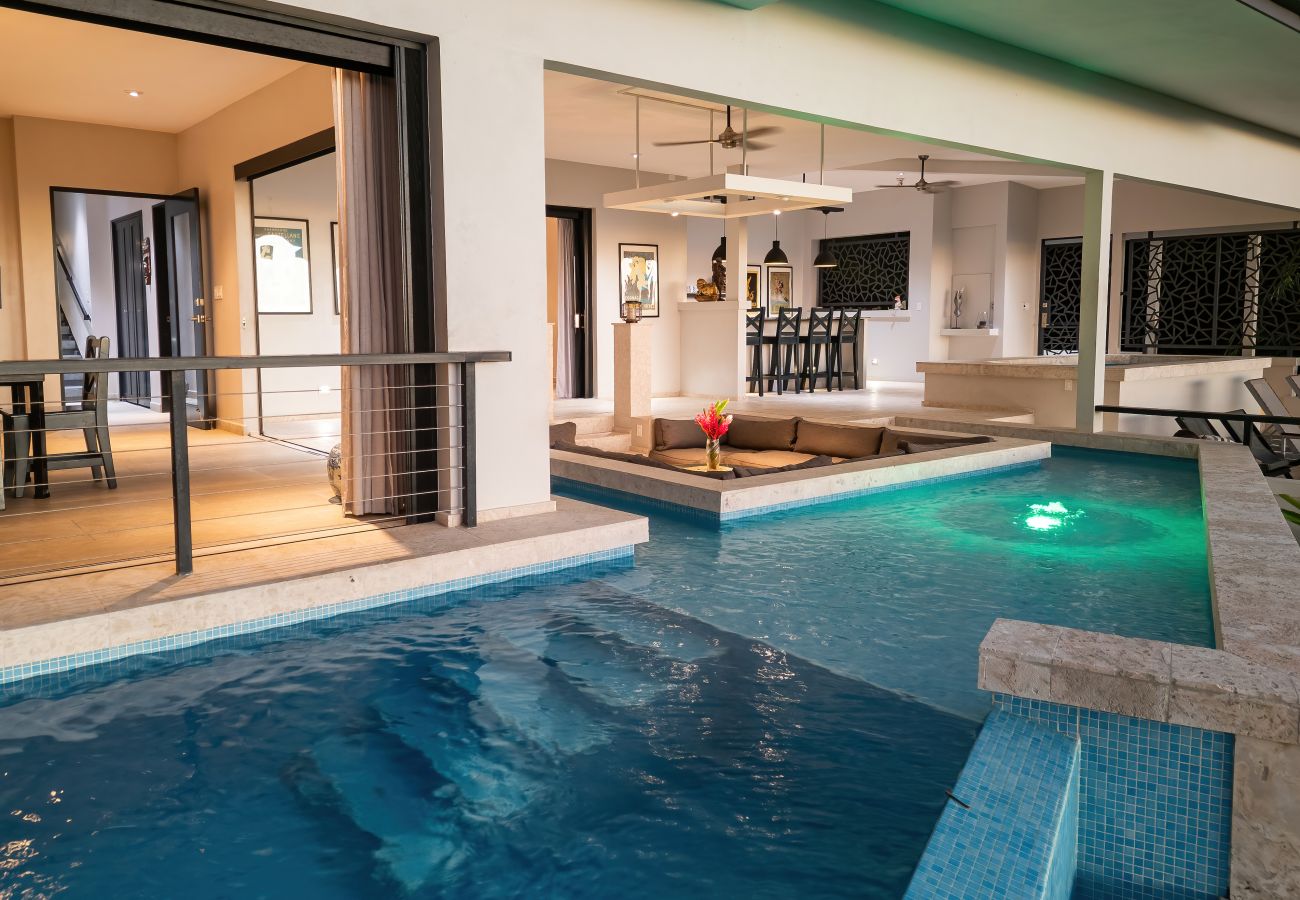 Villa in Uvita - Spacious Oceanview Retreat with Pool, Hot Tub & Game Room - Villa Cielo Azul