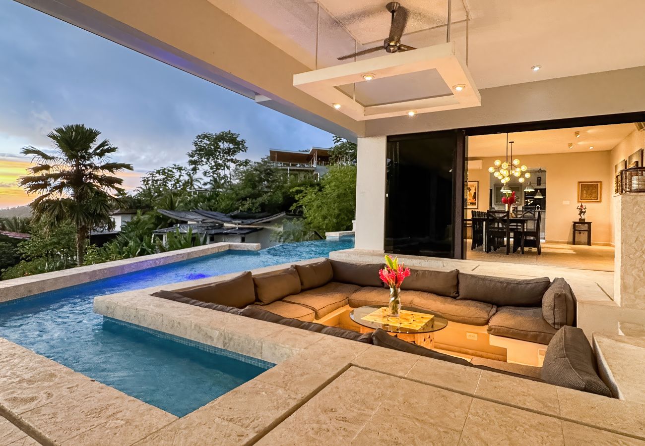 Villa in Uvita - Spacious Oceanview Retreat with Pool, Hot Tub & Game Room - Villa Cielo Azul