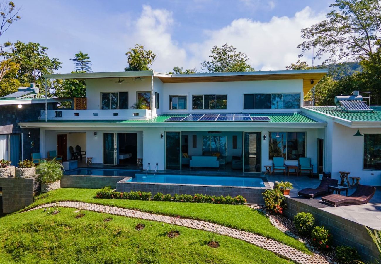 Villa in Savegre - Miralago Villa by Pura Villas