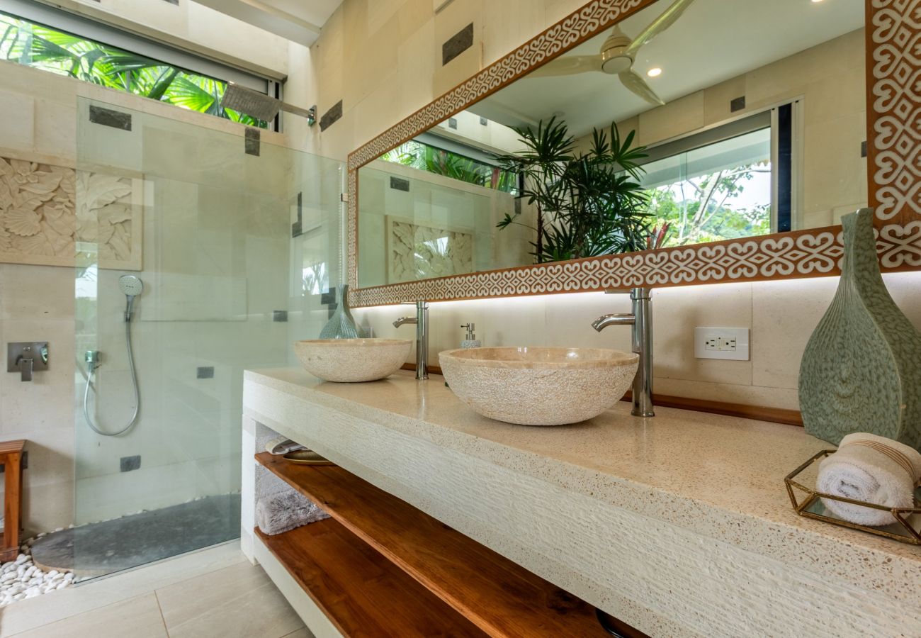 Villa in Dominicalito - Lipstick Palms by Pura Villas