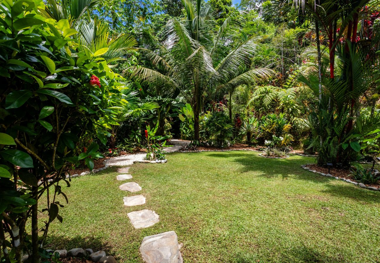 Villa in Dominicalito - Lipstick Palms by Pura Villas